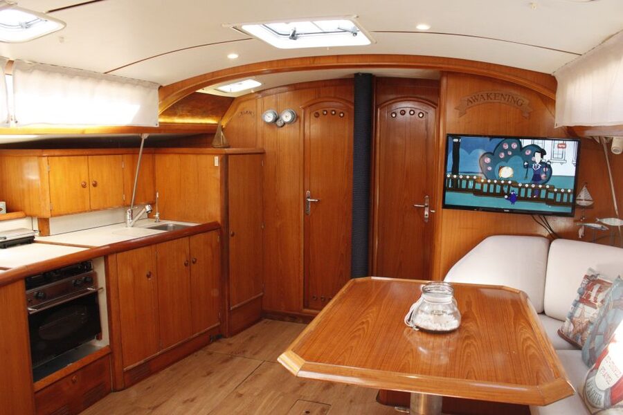Vilamoura: Coastal Cruise on a Luxury Sailing Yacht - Sailing, Motor Power, And Sea Conditions