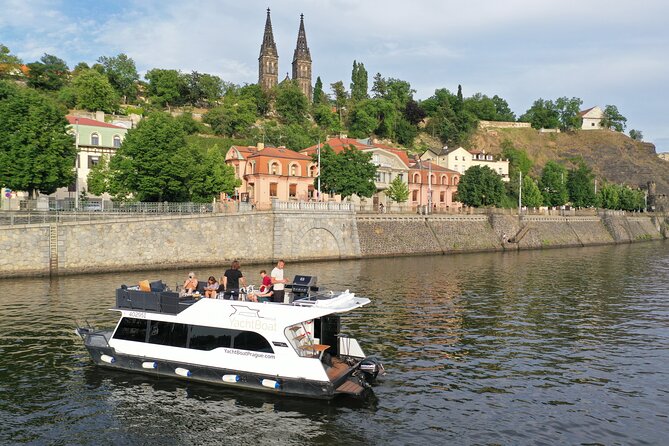 VIP Prague YachtBoat ONE Experience: All-You-Can-Drink - Why the private format matters for celebrations