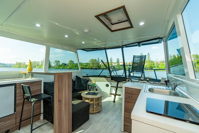 VIP Prague YachtBoat ONE Experience: All-You-Can-Drink - From the Vltava to the Dancing House