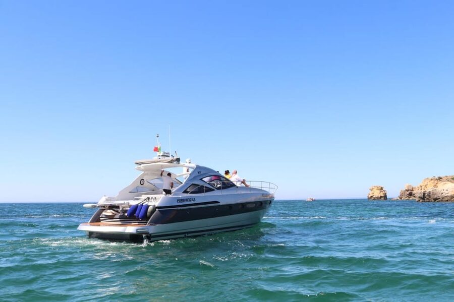 Xclusive Luxury Yacht Albufeira - The crew and the private-party advantage