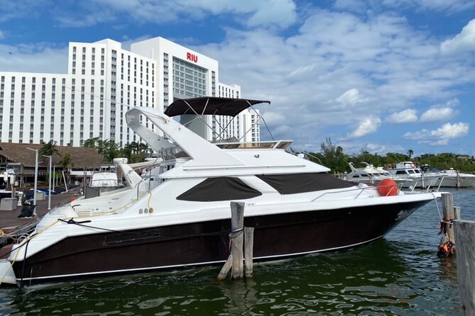 Yacht 48ft Rental in Cancun for up to 15 people - What the crew and supplies add