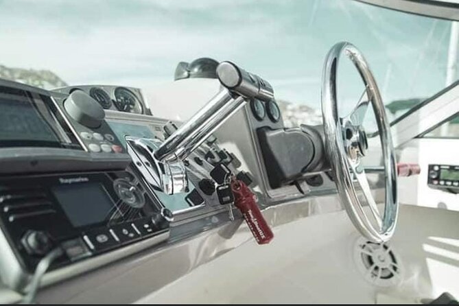 Yacht Carver - Luxury Private Yacht Tour - Meeting at the Cabo marina