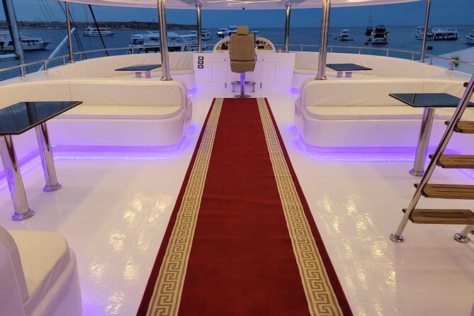 Yacht Cruise with Dinner & Oriental Show - Dinner with seafood, salads, and meat
