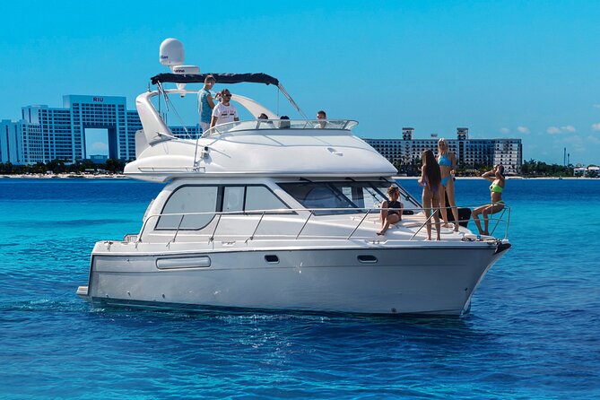 Yacht Meridian 40FT Best Private Rental in Cancun - A private yacht day off Cancun’s hotel strip