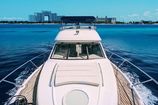 Yacht Meridian 40FT Best Private Rental in Cancun - Snorkeling at the shipwreck site