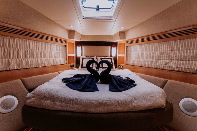 Yacht Trip Dubai : Book 56 ft Premium Yacht up to 21 people - Jumeirah Beach Residence and the beachfront apartments