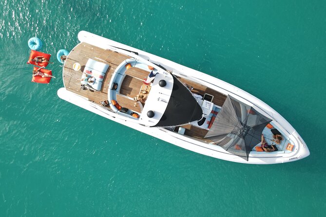Yacht YES DARLING - Private Boat St Martin, St Barth & Anguilla - The YES DARLING style: Italian lines and a Porsche racing theme