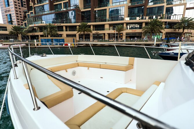 Yachting in Dubai: Book 36 ft Yacht Charter up to 10 people - What the 36-foot yacht is best suited for